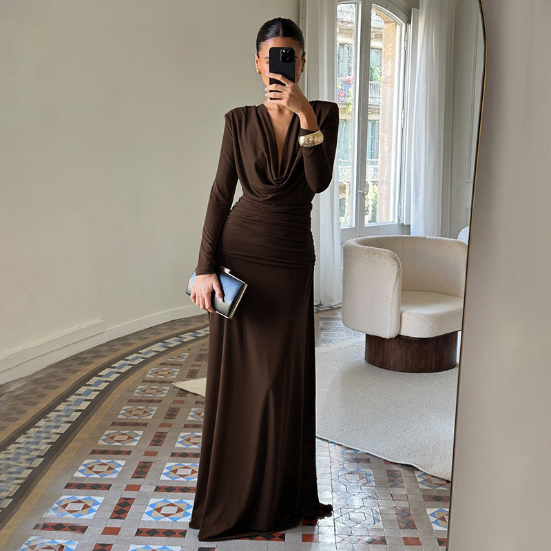 Robe Longue Minimaliste en Soie de Lait : Élégance Intemporelle