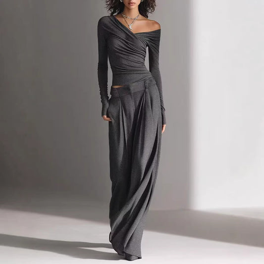 Ensemble décontracté pour femme : pantalon et haut à manches longues.