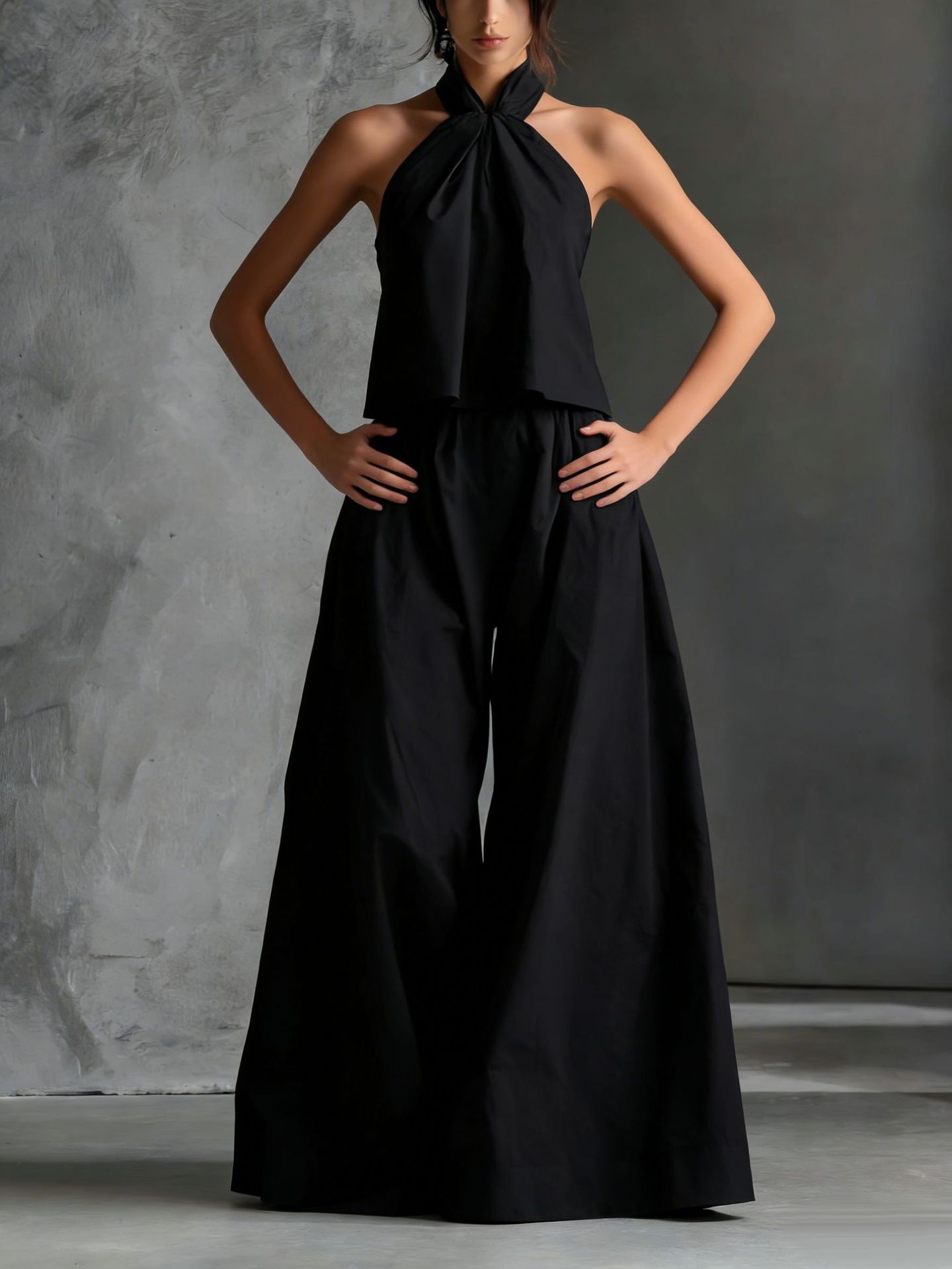 Ensemble deux pièces : haut sans manches ample et pantalon large.