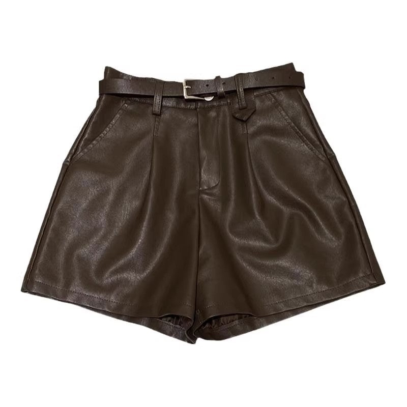 Short en similicuir noir, coupe trapèze, jambes larges