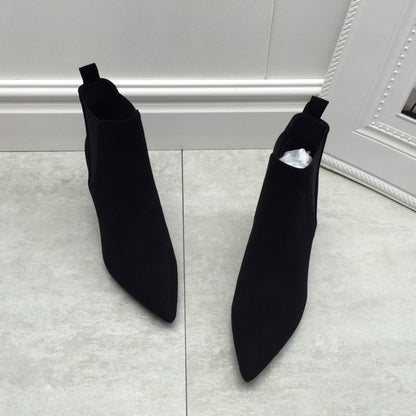 Bottes hautes doublées en cuir souple à talon aiguille de style professionnel.