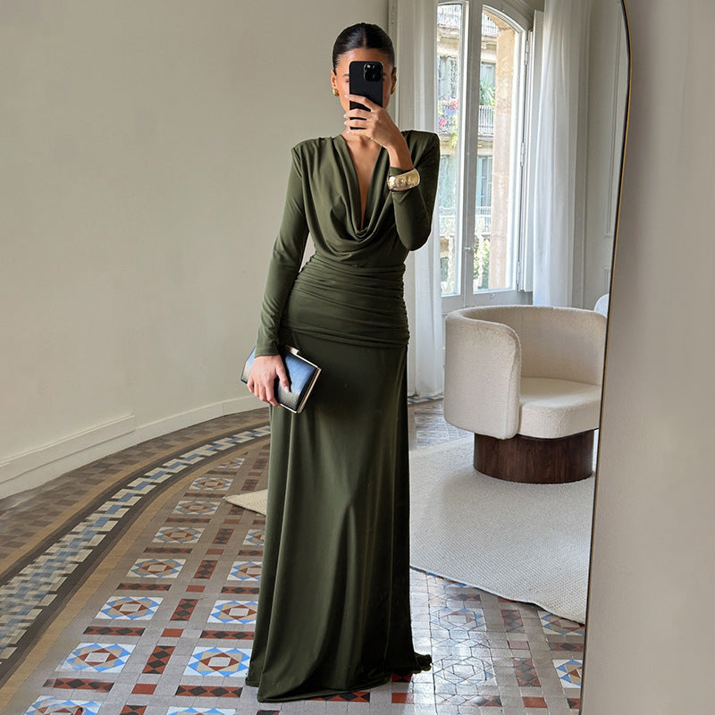 Robe Longue Minimaliste en Soie de Lait : Élégance Intemporelle