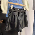 Short en similicuir noir, coupe trapèze, jambes larges