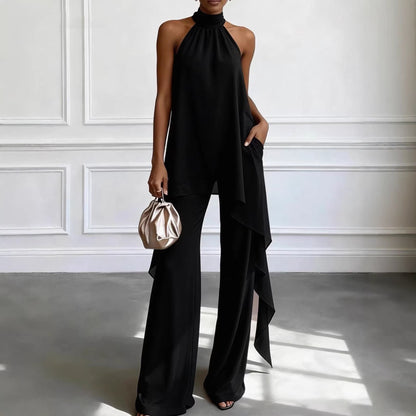 Ensemble deux pièces pour femme : haut asymétrique dos nu sans manches et pantalon assorti.