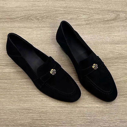 Mocassins rétro pour femme de style français avec motif camélia.