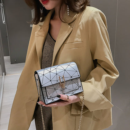 d06bbd00bbe38e2b3ebe596caacd6587