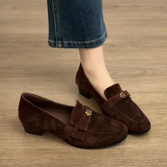 Mocassins rétro pour femme de style français avec motif camélia.