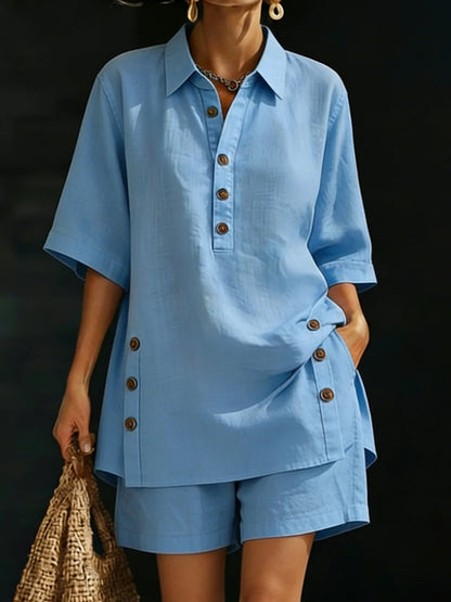 Ensemble deux pièces pour femme : chemise à manches courtes et pantalon ample.