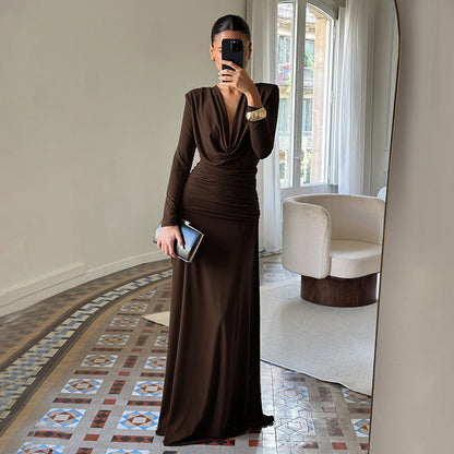 Robe Longue Minimaliste en Soie de Lait : Élégance Intemporelle
