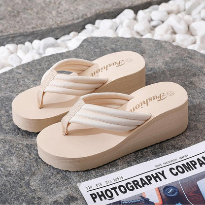 Tongs à talons ultra-hauts pour femme : nouveau style d'été avec semelles compensées antidérapantes.