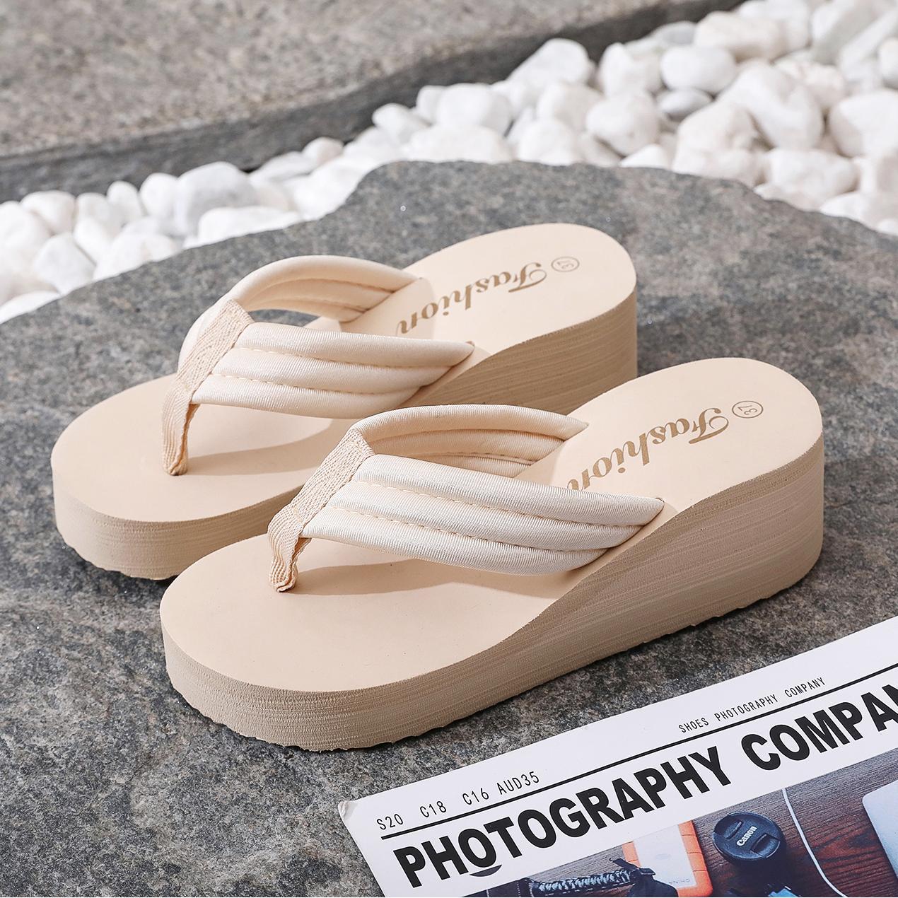 Tongs à talons ultra-hauts pour femme : nouveau style d'été avec semelles compensées antidérapantes.