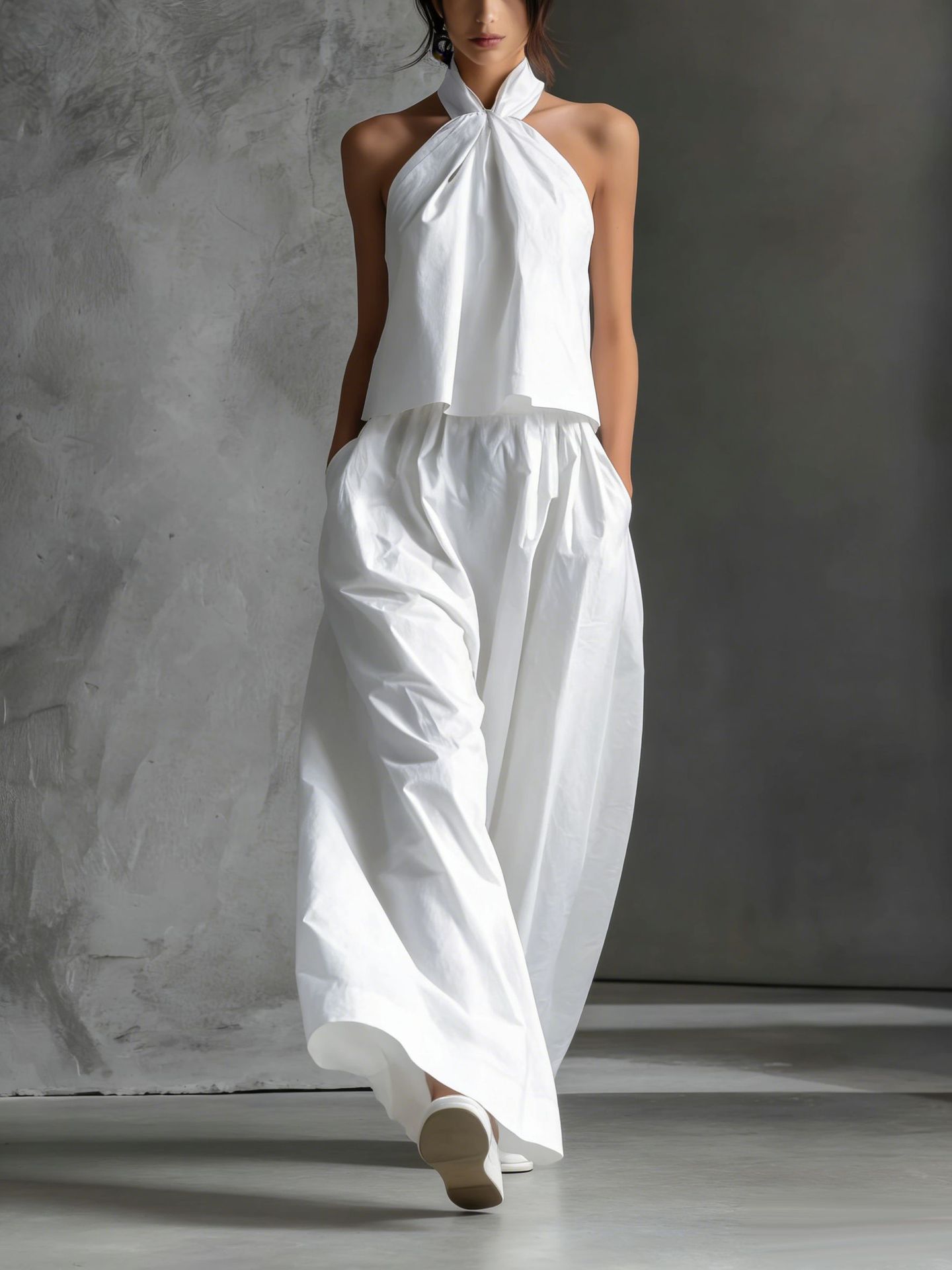 Ensemble deux pièces : haut sans manches ample et pantalon large.