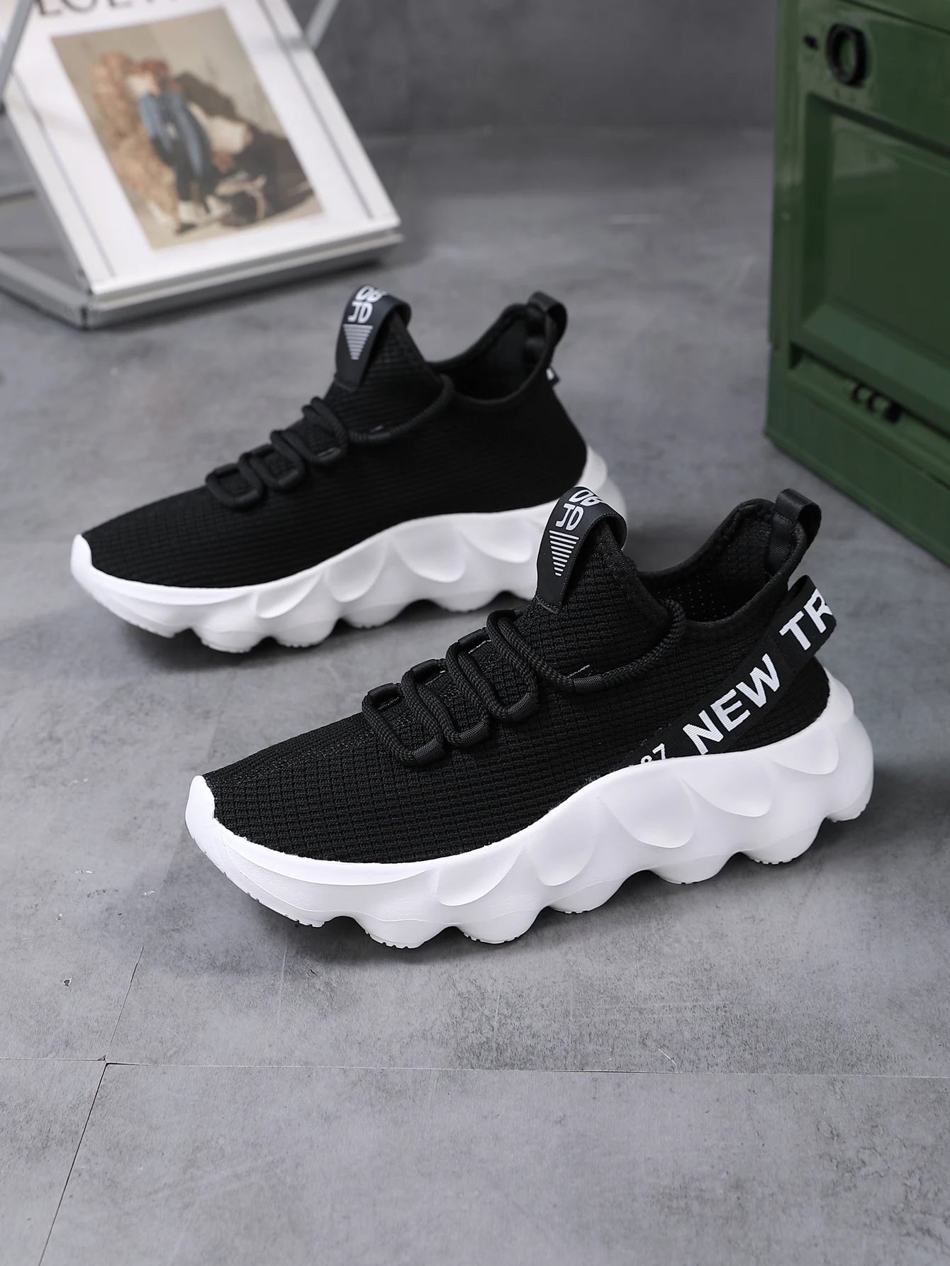 Men's Large Size Outdoor Hiking And Running Shoes Comfortable Casual Versatile Fashionable Sports Shoes for Couples Training