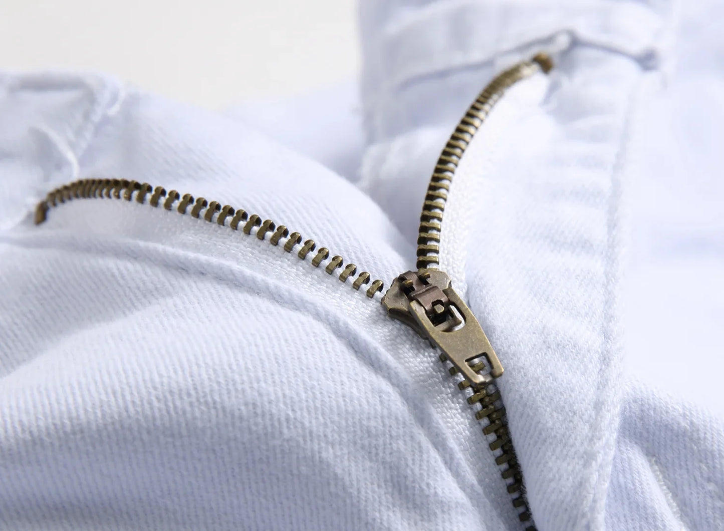 Jean Slim Hip-Hop ZHANLINWU 499 – Style Distressed, Détails Déchirés &amp; Confort Denim