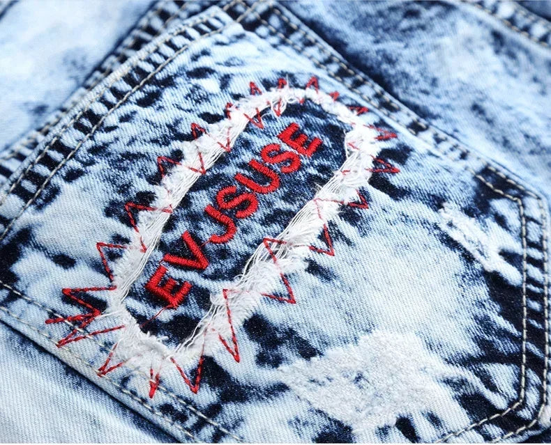 Jean Coupe Droite "Moto &amp; Biker" Patchwork – Style High Street, Broderies &amp; Denim Rigide