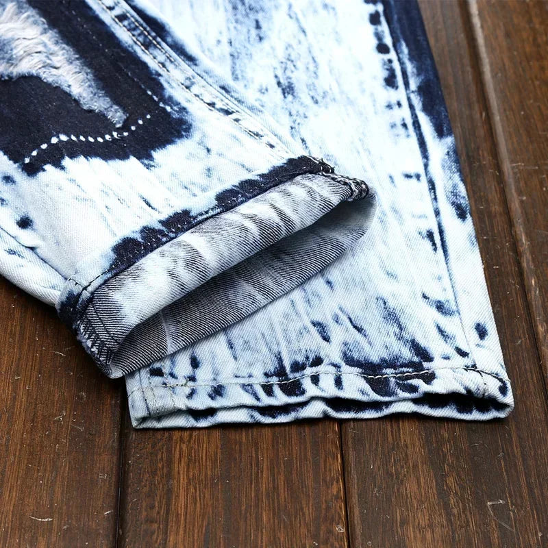 Jean Coupe Droite "Moto &amp; Biker" Patchwork – Style High Street, Broderies &amp; Denim Rigide