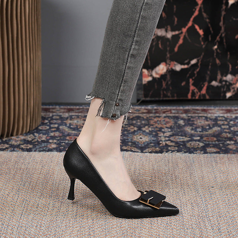 Escarpins à talon aiguille pour femme, style français élégant.