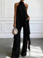 Ensemble deux pièces pour femme : haut asymétrique dos nu sans manches et pantalon assorti.