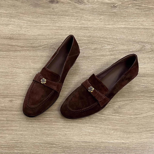 Mocassins rétro pour femme de style français avec motif camélia.