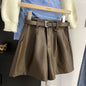 Short en similicuir noir, coupe trapèze, jambes larges