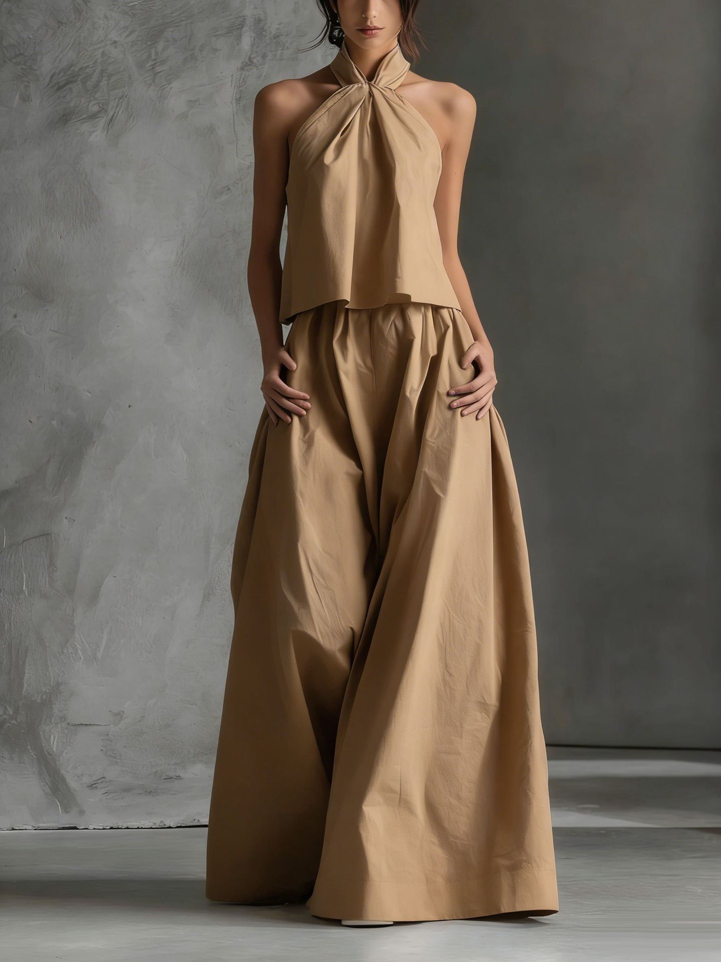 Ensemble deux pièces : haut sans manches ample et pantalon large.